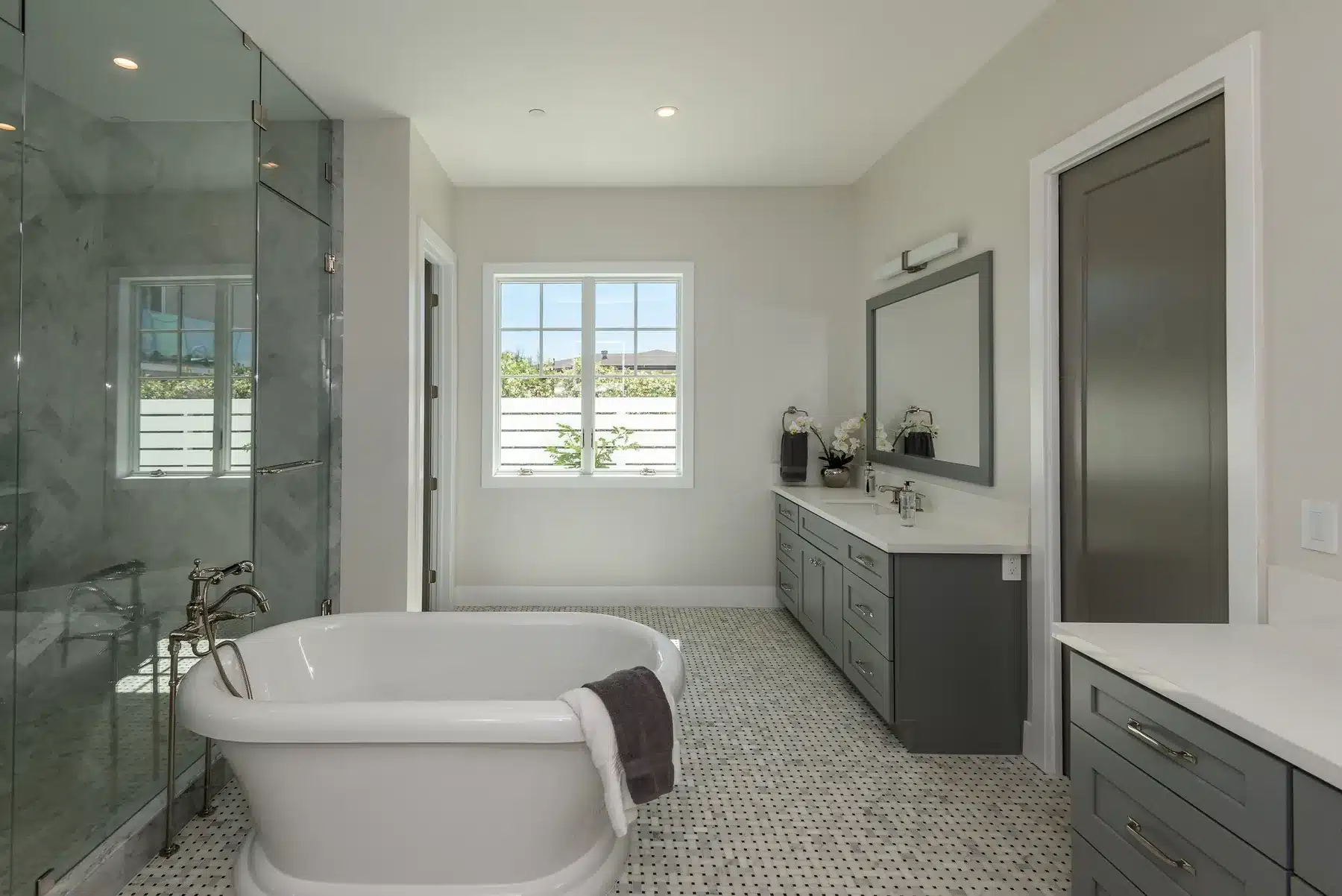 Interior and exterior detail of 652 25th St
